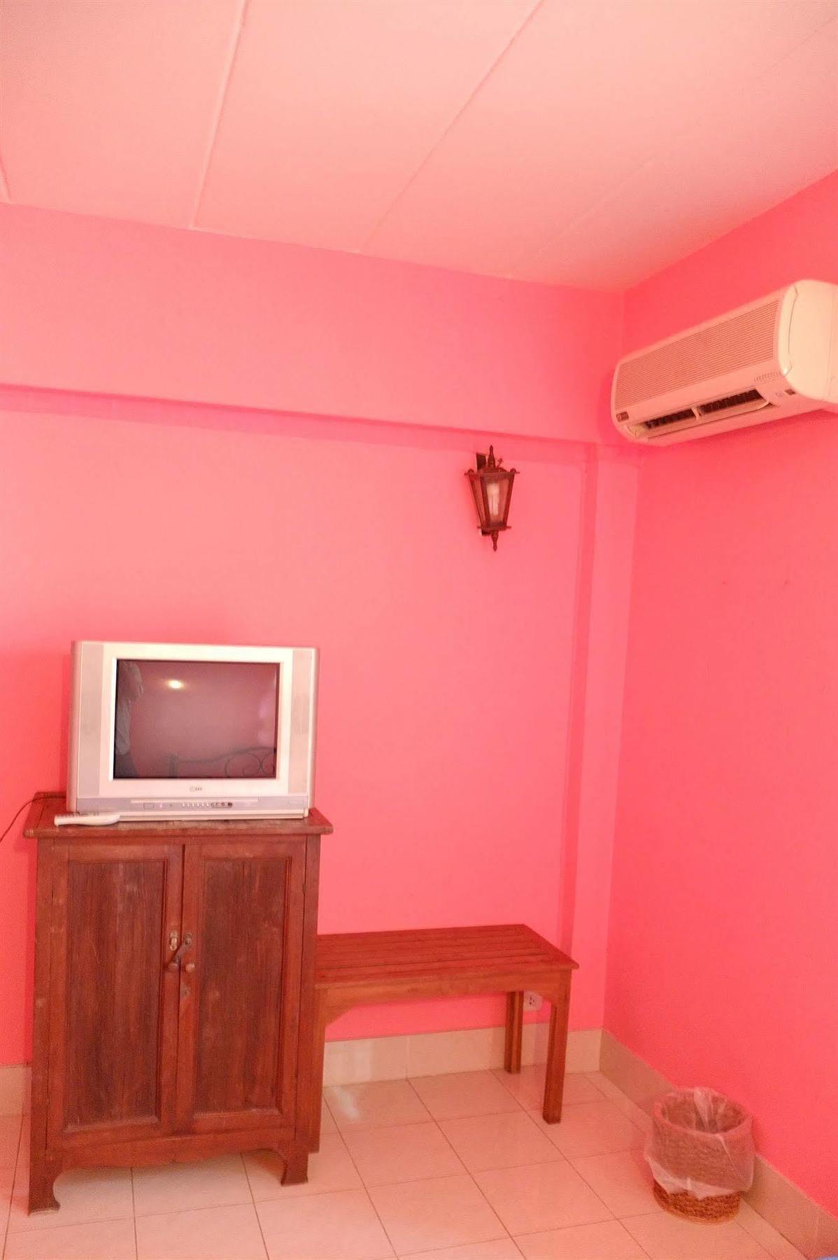 ホテル Bow Chiangmai House チエンマイ エクステリア 写真